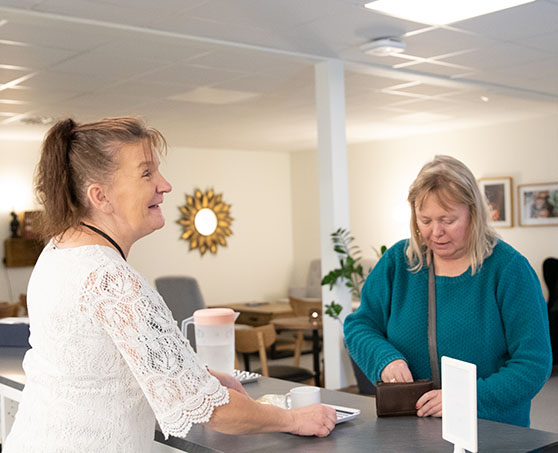 Monica och Irene på Juntos