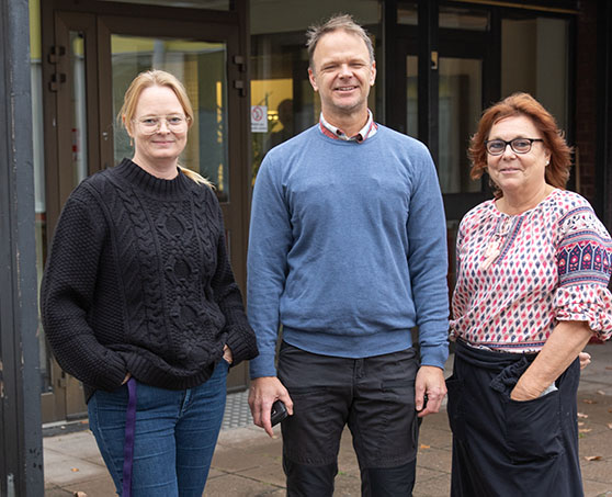 Susanne, Fredrik och Marita framför Juntos