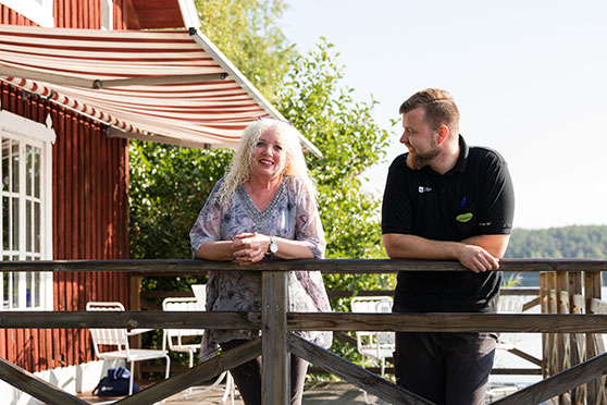 Anke och Christian på en brygga