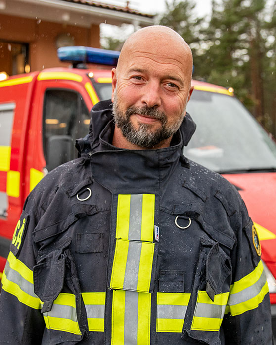 Christer utanför brandstationen i Loftahammar